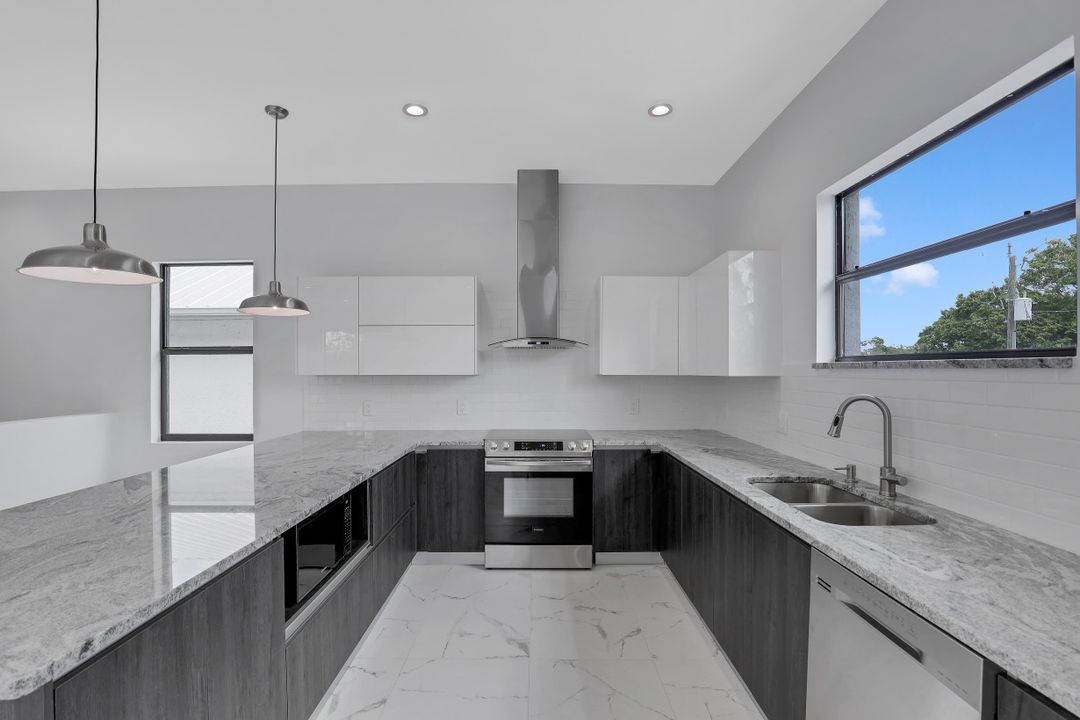 4064 Full Moon Ct, Naples, FL 34112