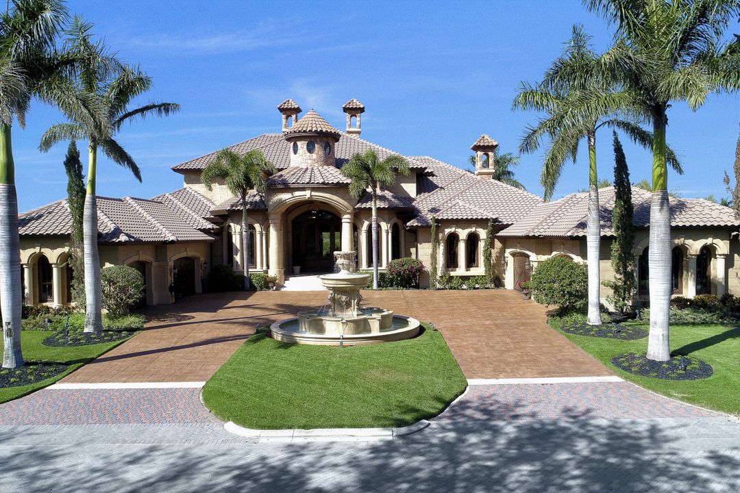 6411 Highcroft Dr, Naples, FL 34119