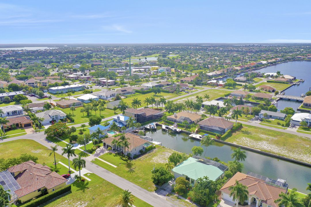 977 Hunt Ct, Marco Island, FL 34145