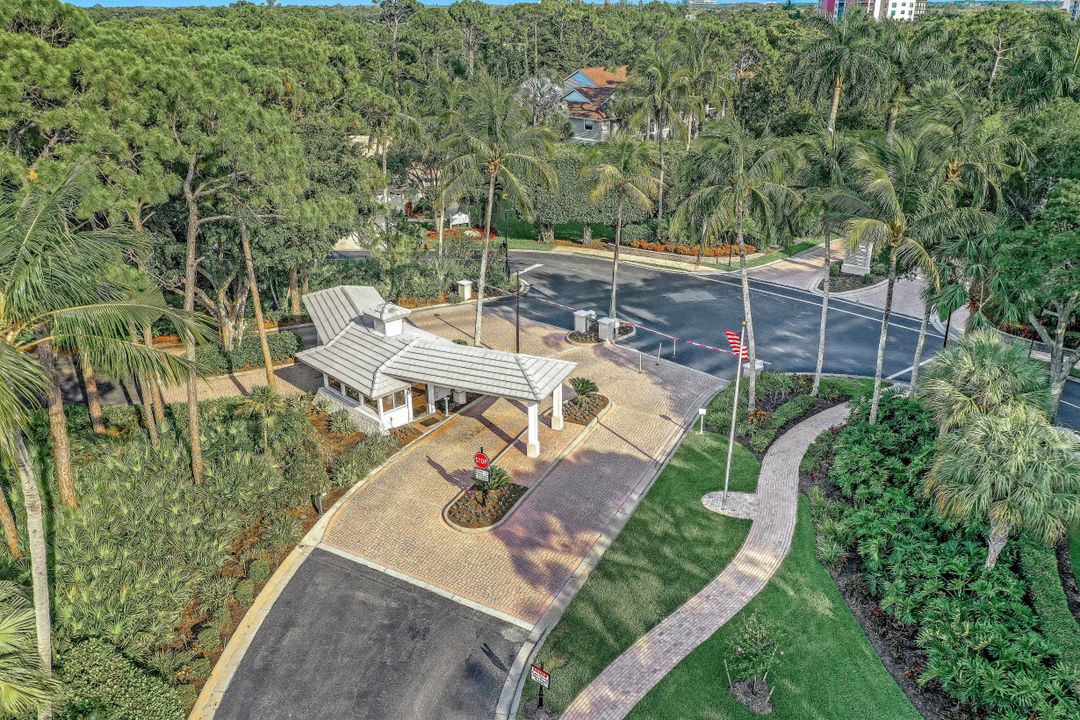 666 Wiggins Bay Dr #B-24, Naples, FL 34110