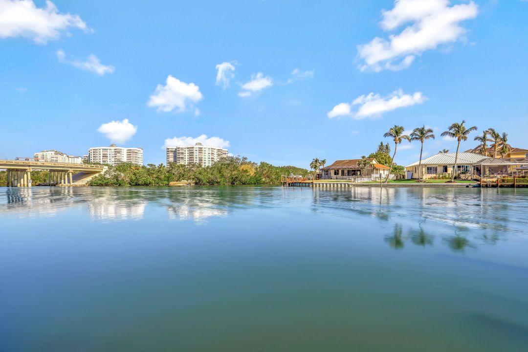 11116 Gulf Shore Dr #904, Naples, FL 34108