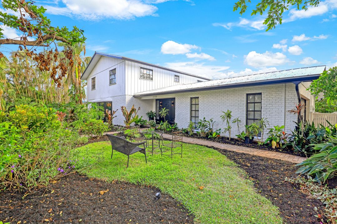 1030 Aqua Ln, Fort Myers, FL 33919