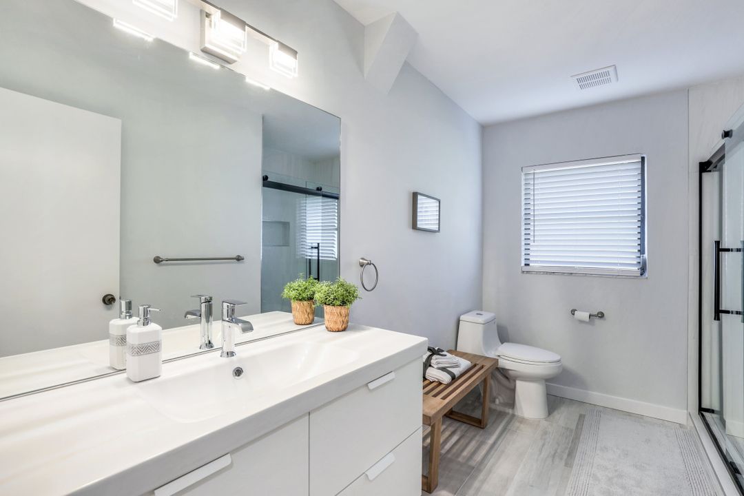 703 92nd Ave N, Naples, FL 34108