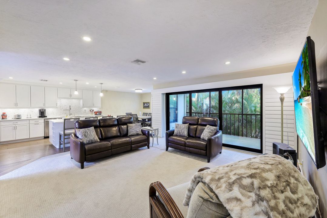 812 10th Ave S #812, Naples, FL 34102