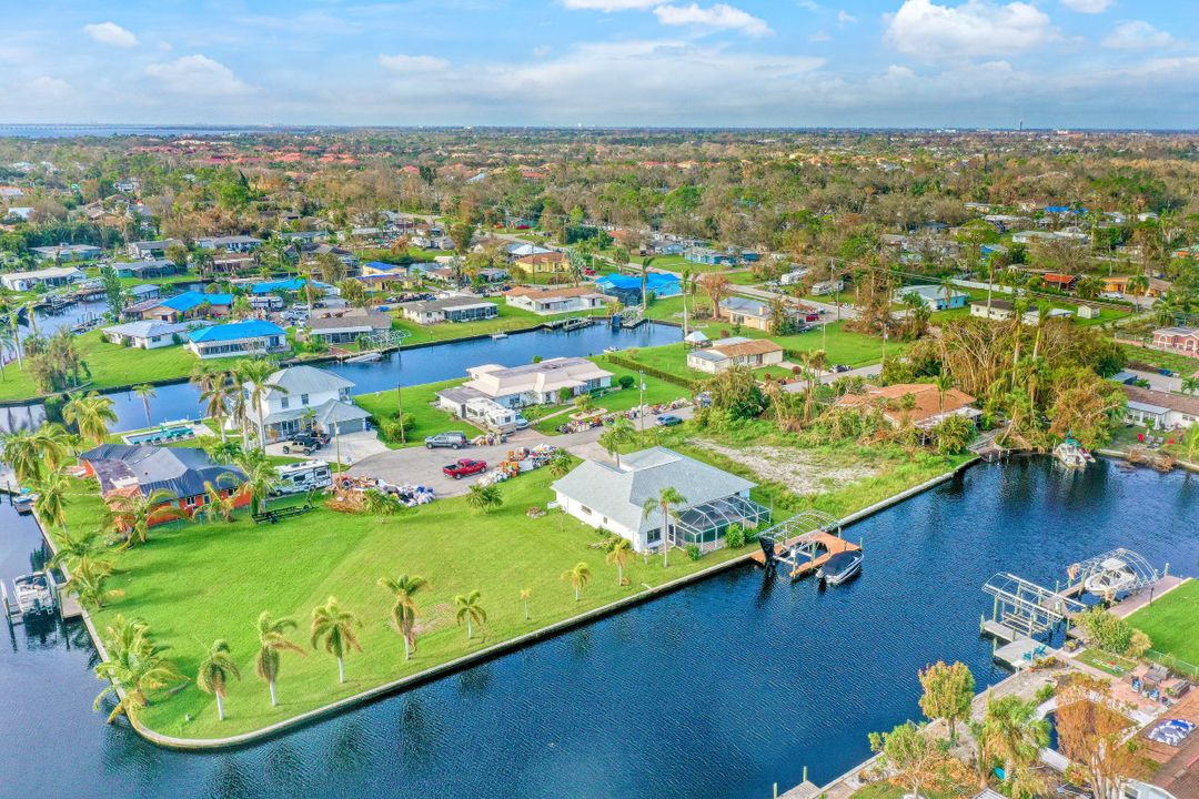 426 Cross St, North Fort Myers, FL 33903