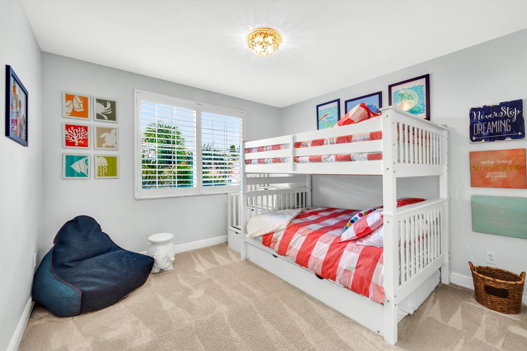 431 4th Ave S, Naples, FL 34102