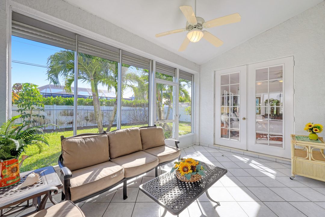 586 93rd Ave N, Naples, FL 34108