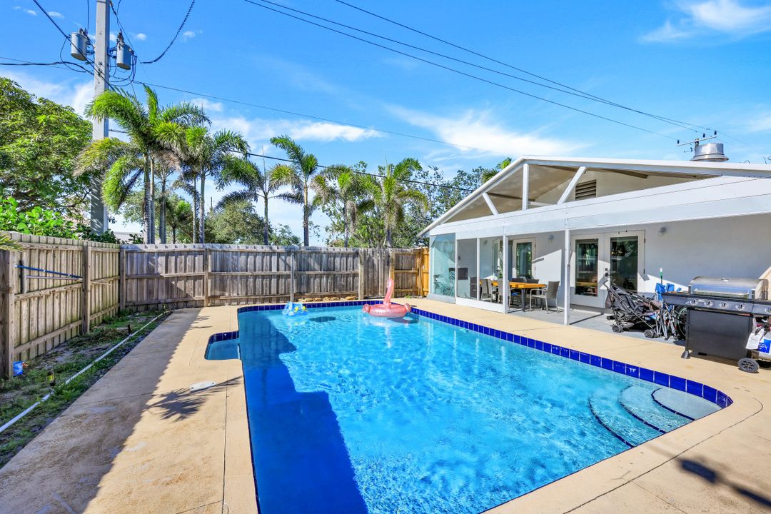 3722 10th St N, Naples, FL 34103