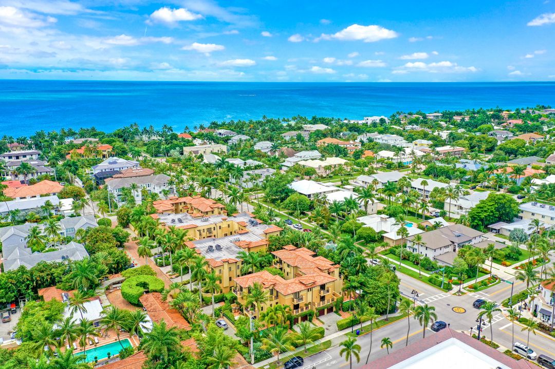 270 5th Ave S #H-2, Naples, FL 34102