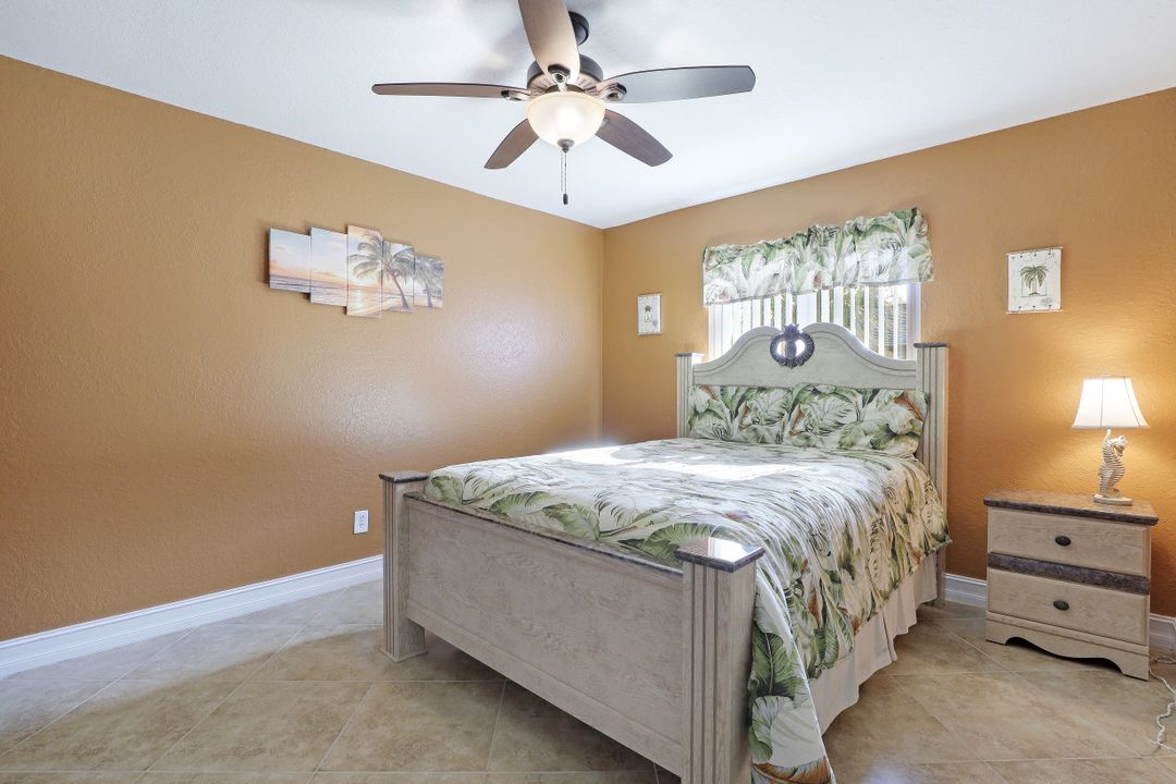 2208 Viscaya Pkwy, Cape Coral, FL 33990