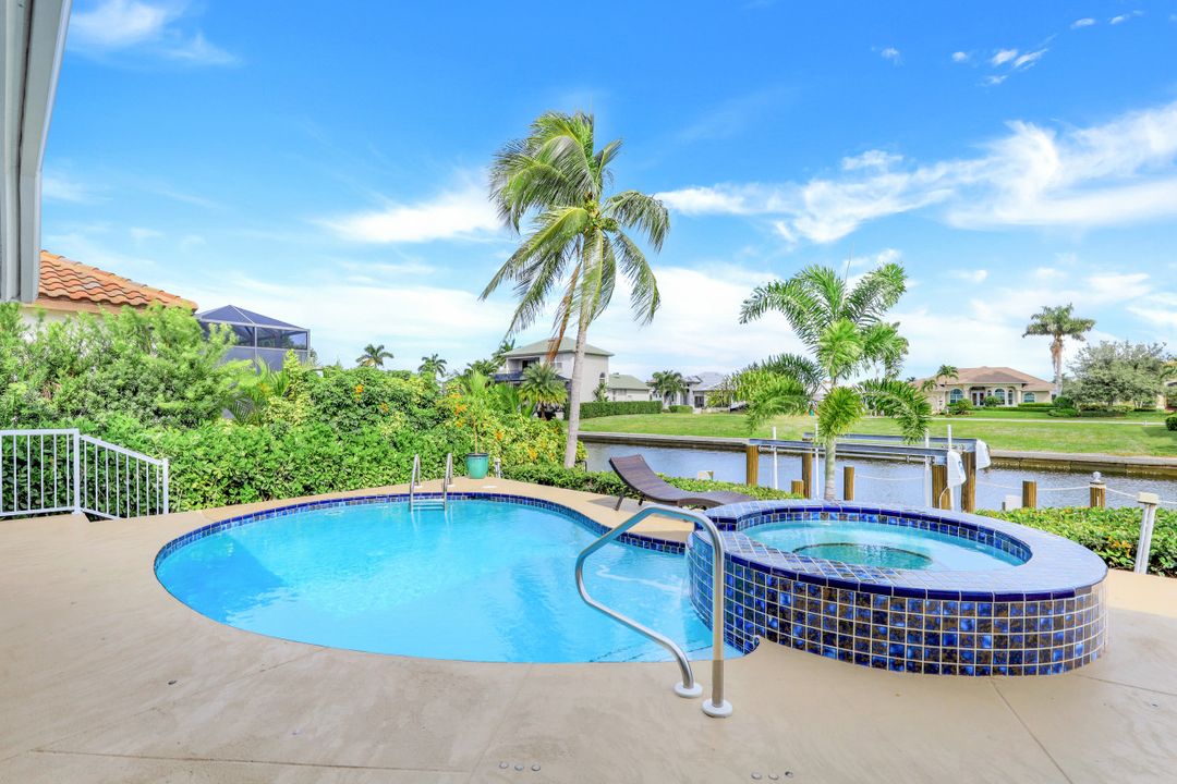 231 Seahorse Ct, Marco Island, FL 34145