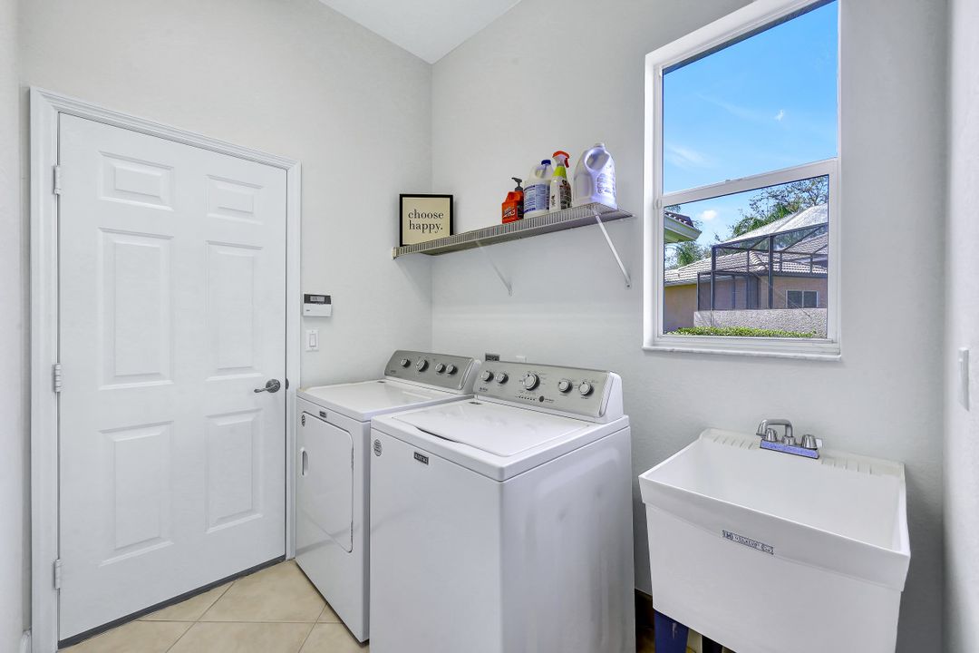 6104 Highwood Park Ln, Naples, FL 34110