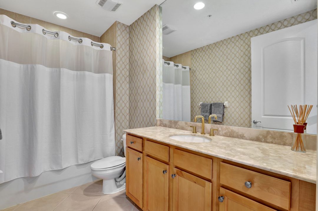 2090 W First St, Fort Myers, FL 33901