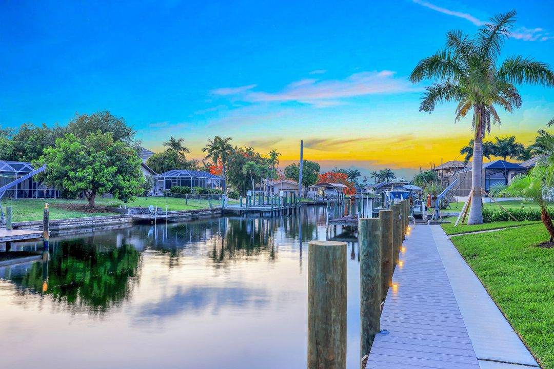 5232 Seminole Ct, Cape Coral, FL 33904