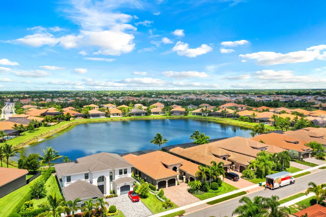 4383 Caldera Cir, Naples, FL 34119