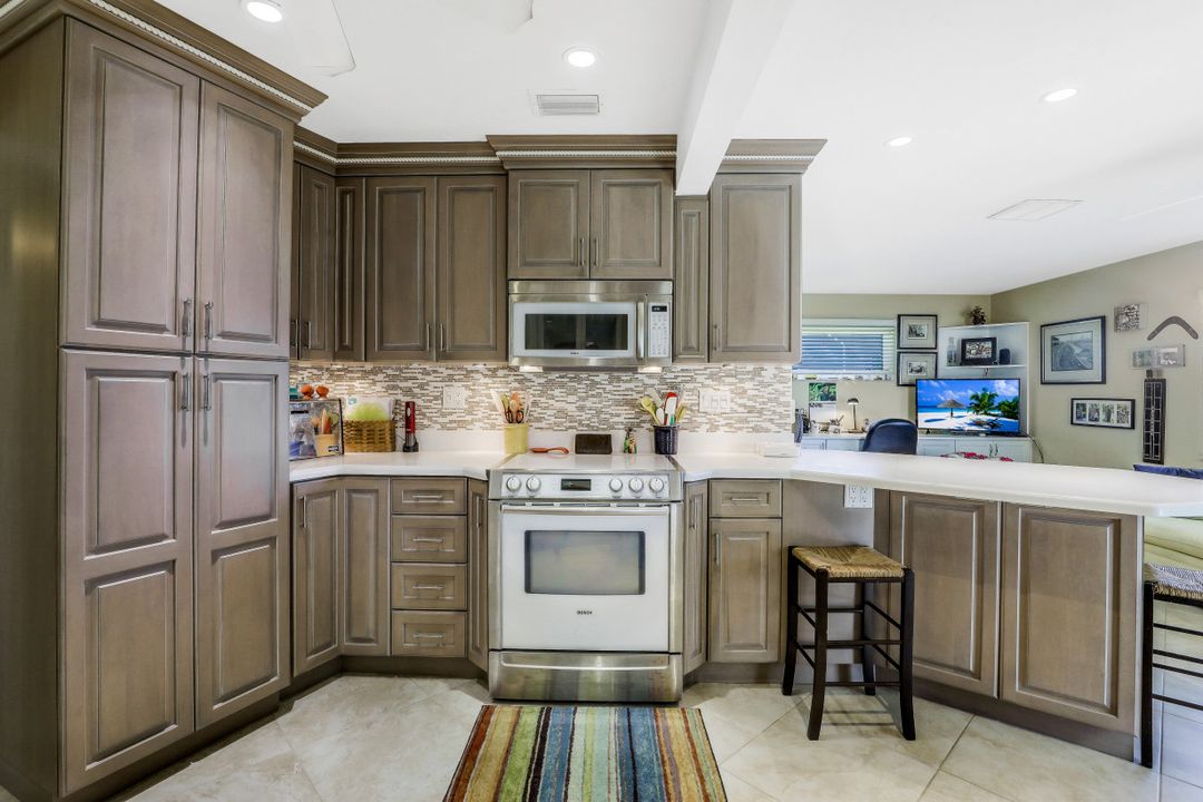 1927 SE 10th St, Cape Coral, FL 33990