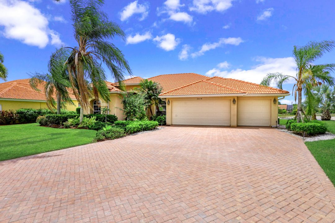 5014 Old Pond Dr, Naples, FL 34104