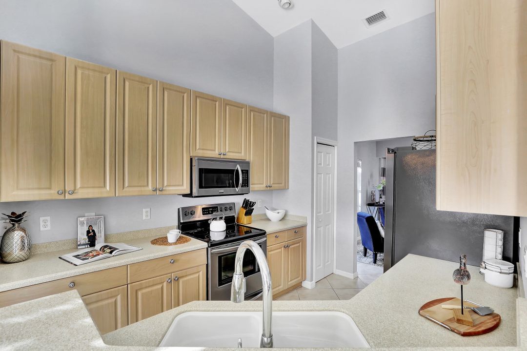 6325 Lexington Ct, Naples, FL 34110