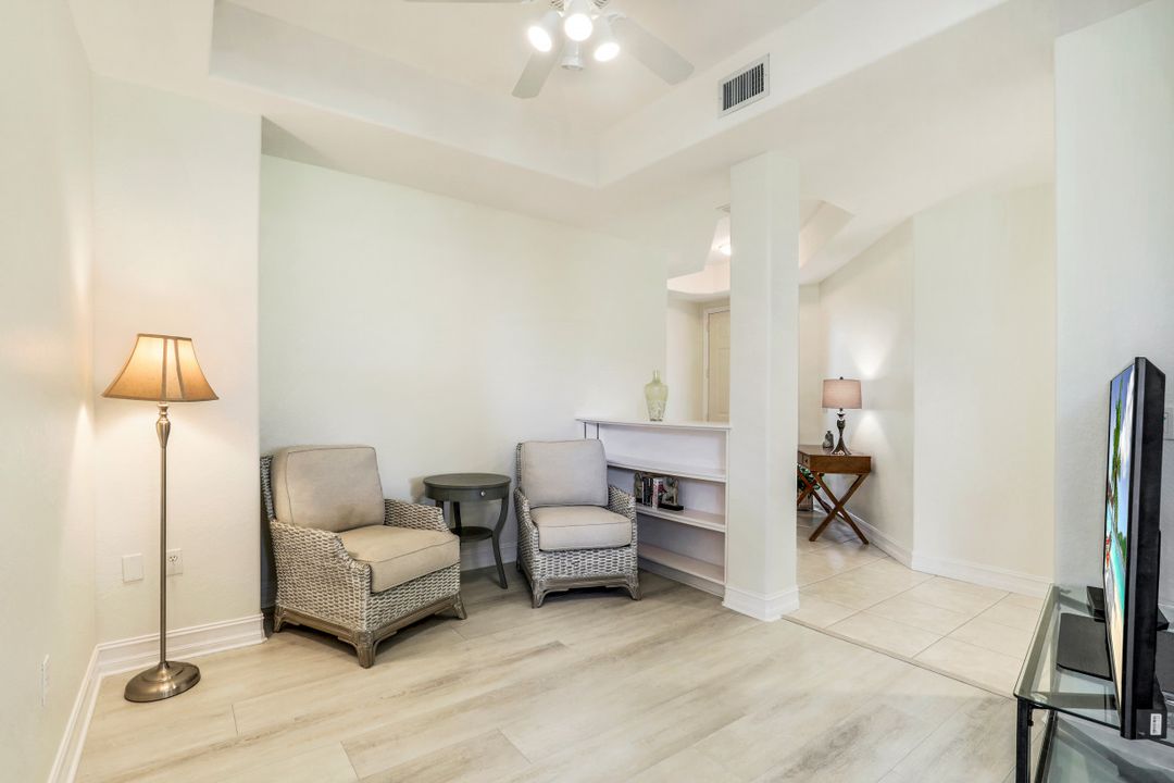 6049 Ashford Ln #202, Naples, FL 34110