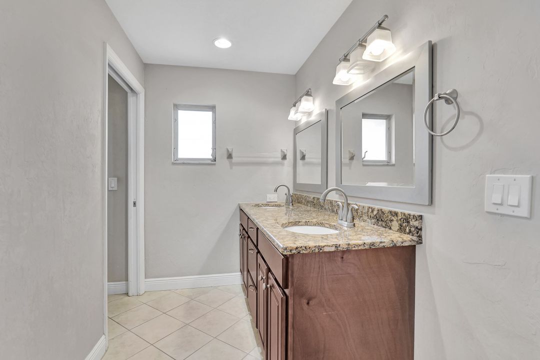 4920 SW 8th Pl, Cape Coral, FL 33914