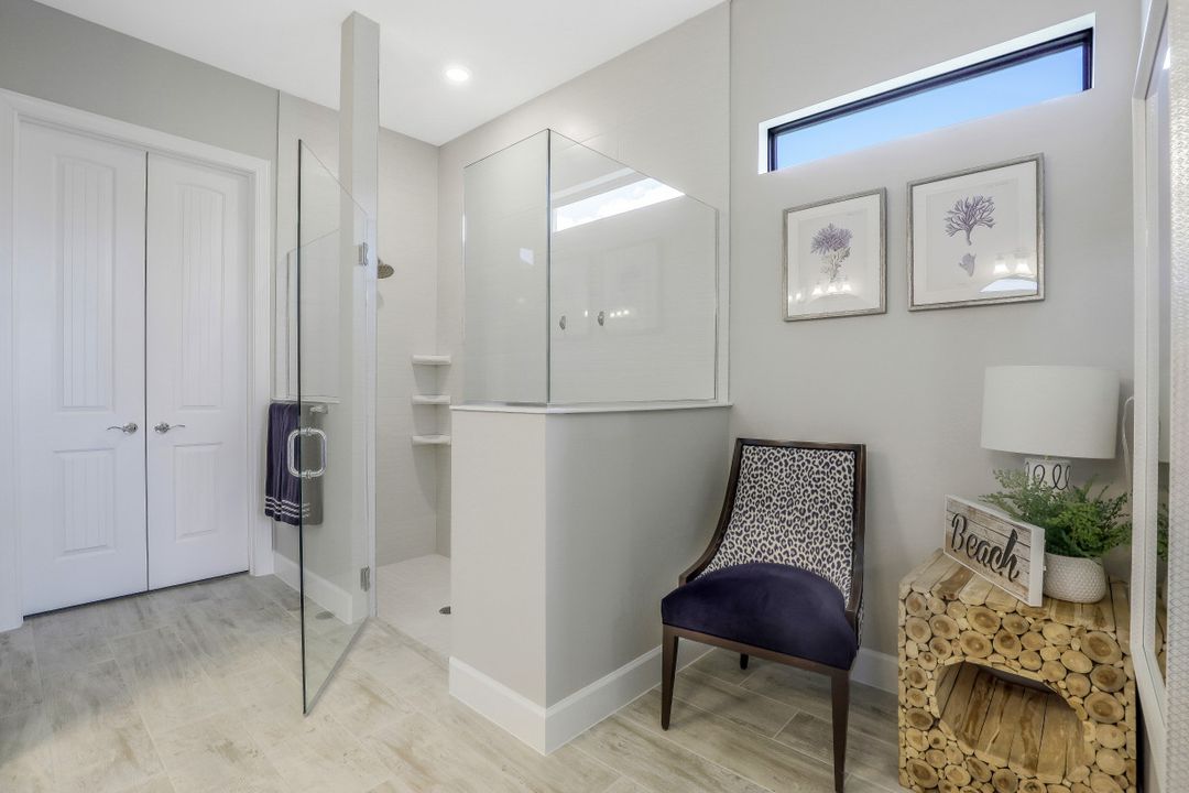 9610 Everglades Dr, Naples, FL 34120