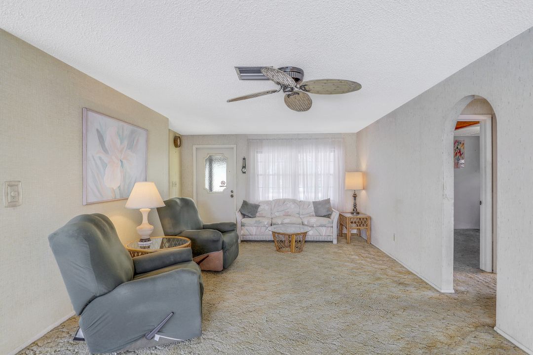 1007 Archer Pkwy E, Cape Coral, FL 33904