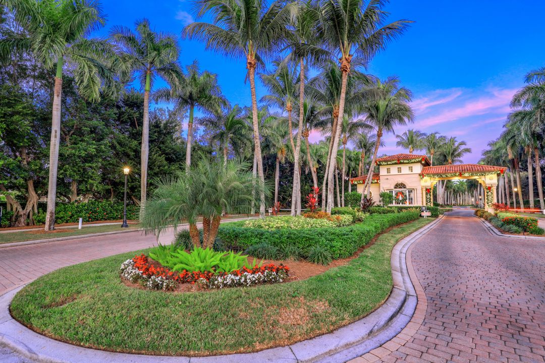 2620 Tiburon Dr, Naples, FL 34109