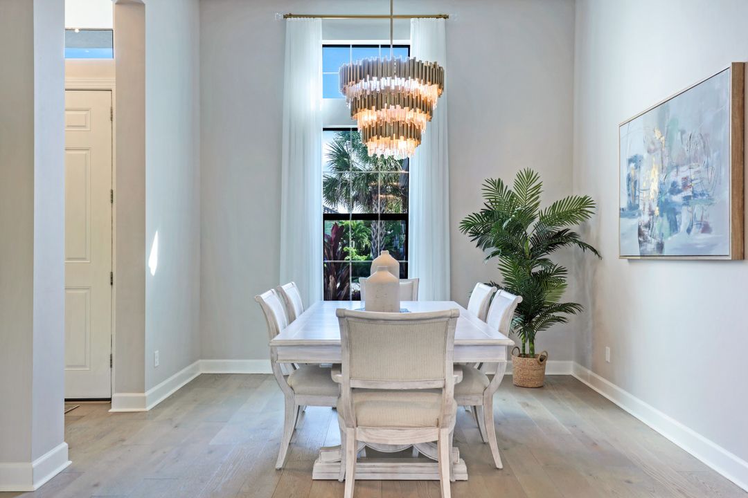 9018 Sorreno Ct, Naples, FL 34119