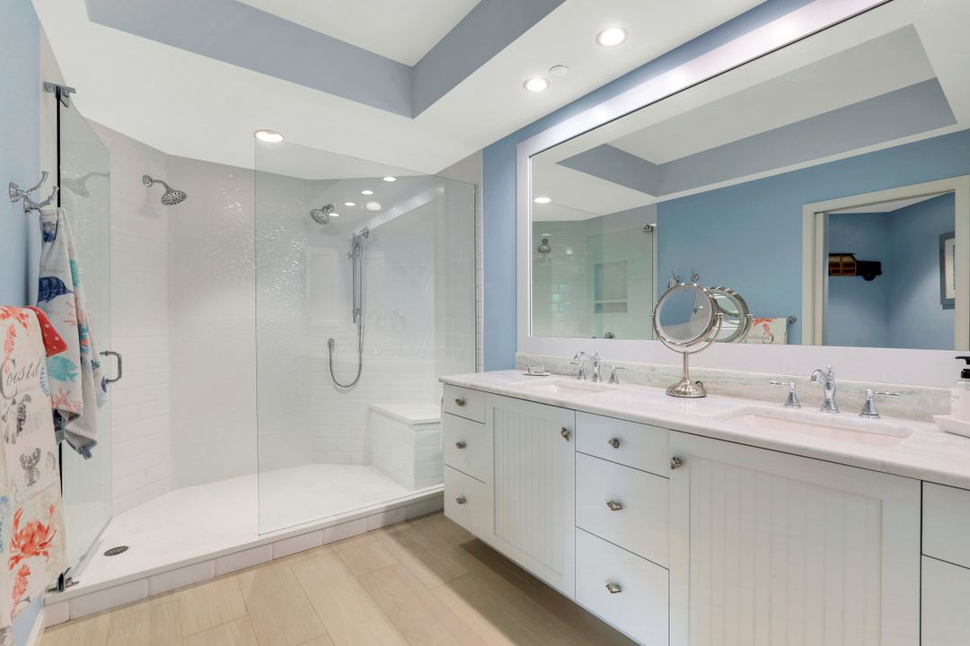 4255 Gulf Shore Blvd N #206, Naples, FL 34103