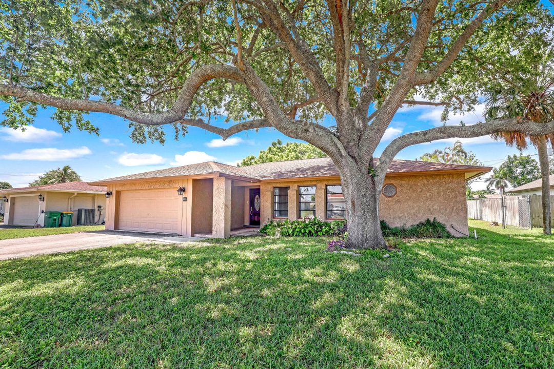 82 Johnnycake Dr, Naples, FL 34110