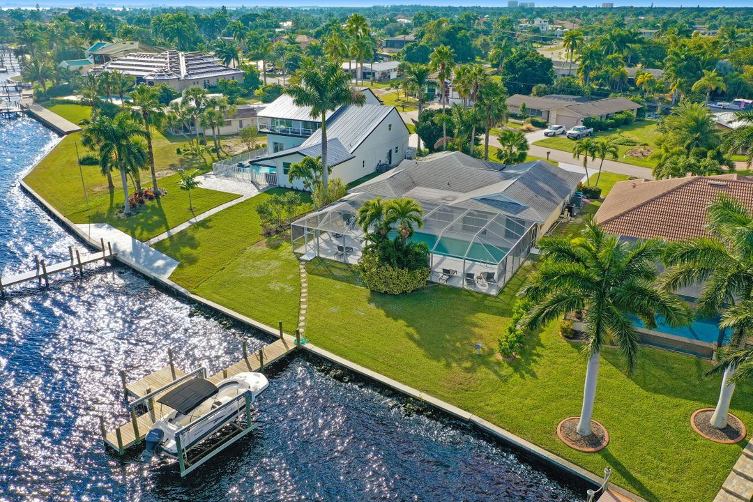 5261 Nautilus Dr, Cape Coral, FL 33904