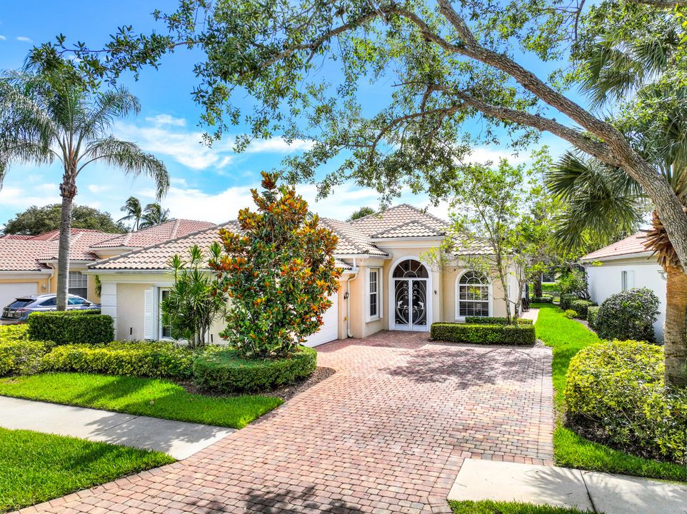 4420 Prescott Ln, Naples, FL 34119