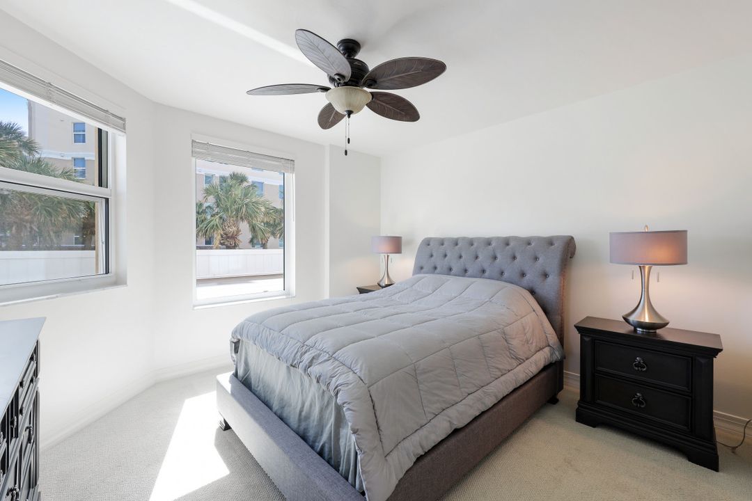 445 Dockside Dr ##201, Naples, FL 34110