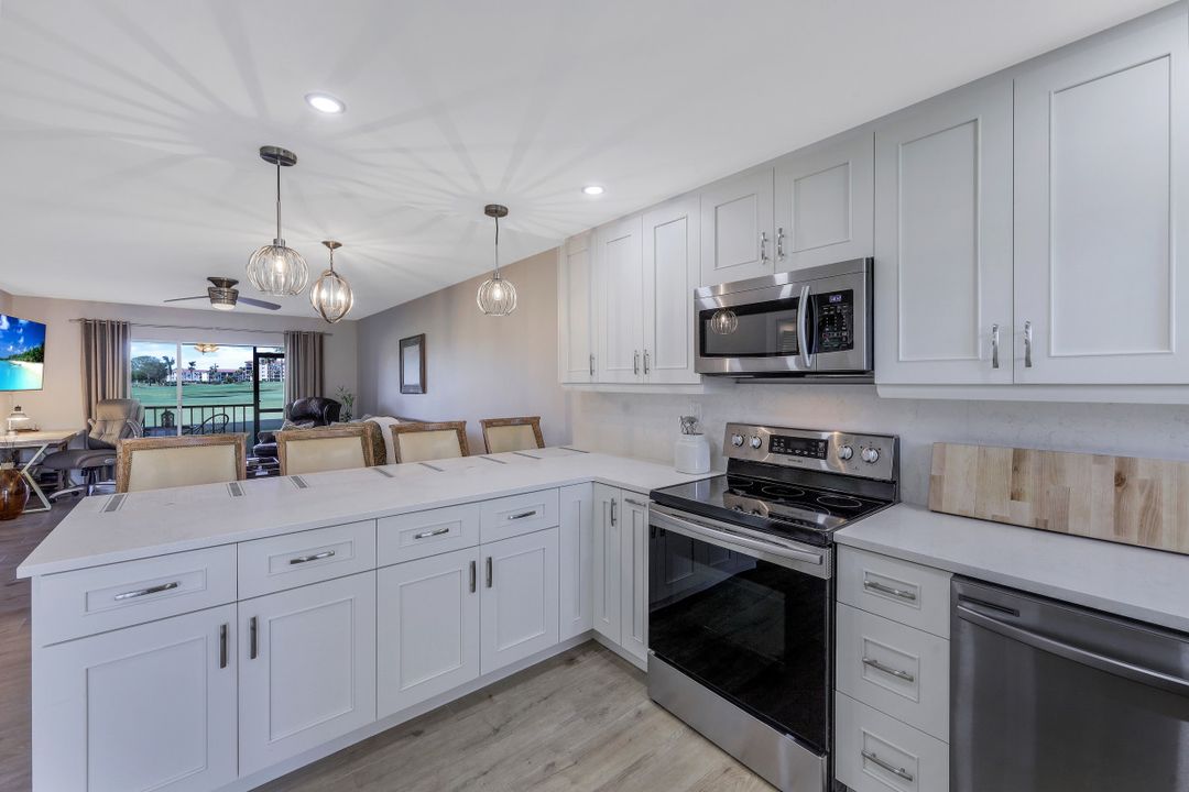 21 High Point Cir E #108, Naples, FL 34103