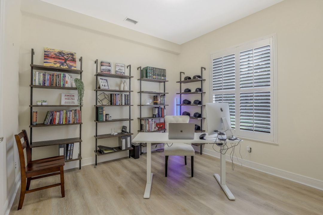 5645 Spanish Oaks Ln, Naples, FL 34119