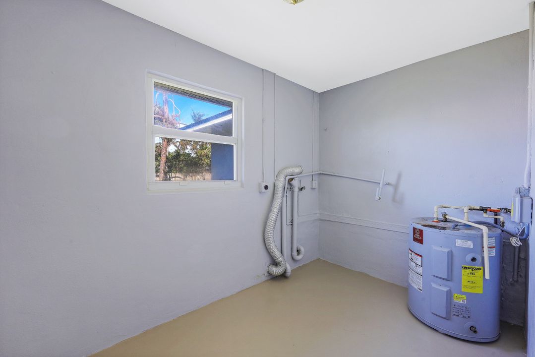 1239 Cooper Dr, Naples, FL 34103