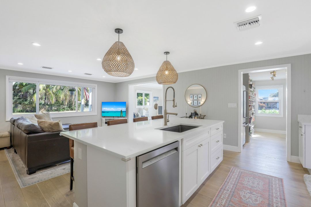 1091 22nd Ave N, Naples, FL 34103