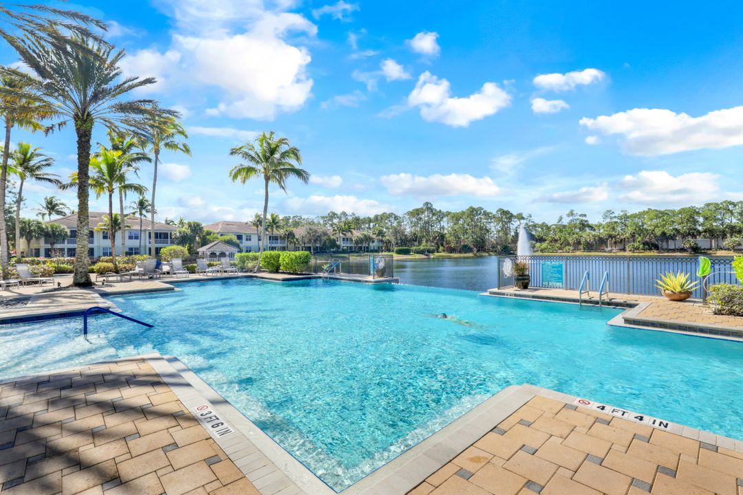 1916 Tarpon Bay Dr N, Naples, FL 34119