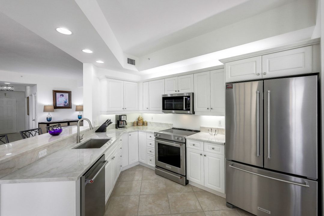 450 Bayfront Pl #4206, Naples, FL 34102