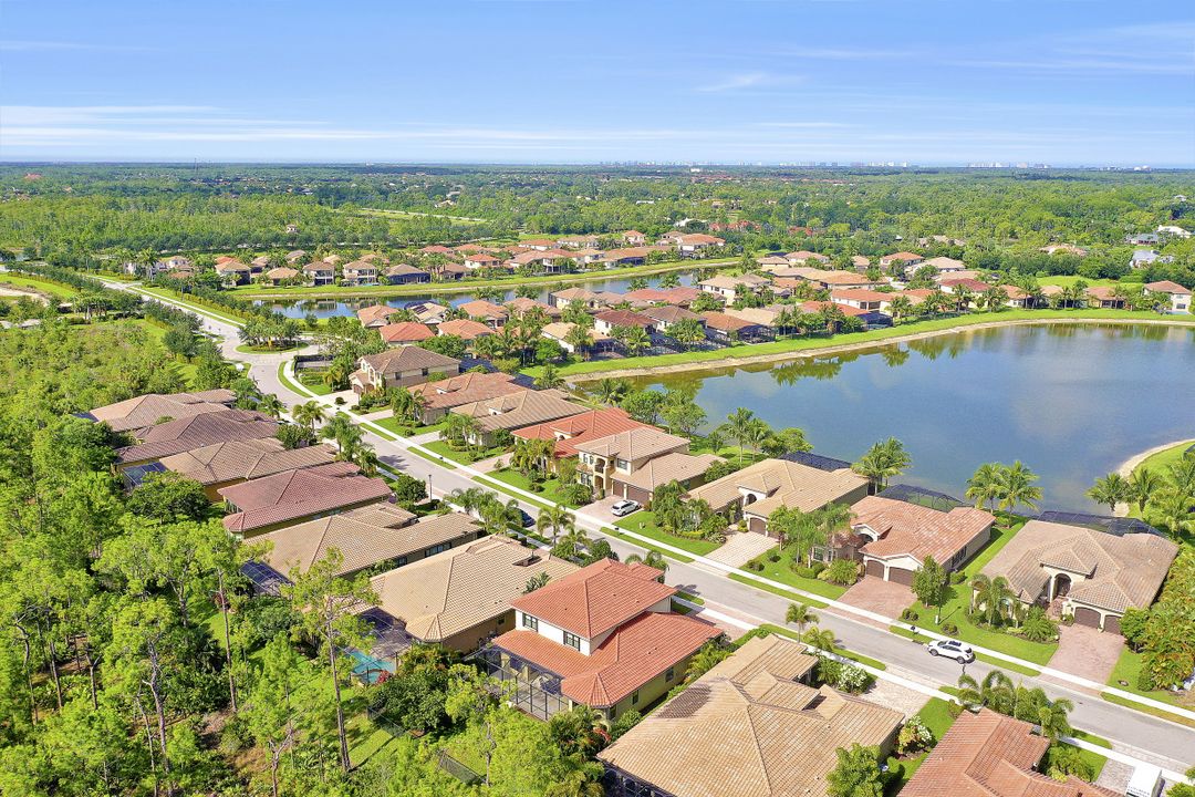 3896 Gibralter Dr, Naples, FL 34119