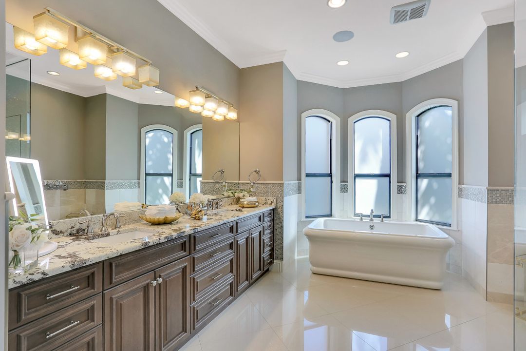 3944 W Riverside Dr, Fort Myers, FL 33901