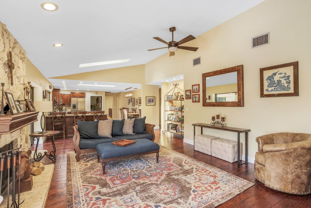 6846 Trail Blvd, Naples, FL 34108