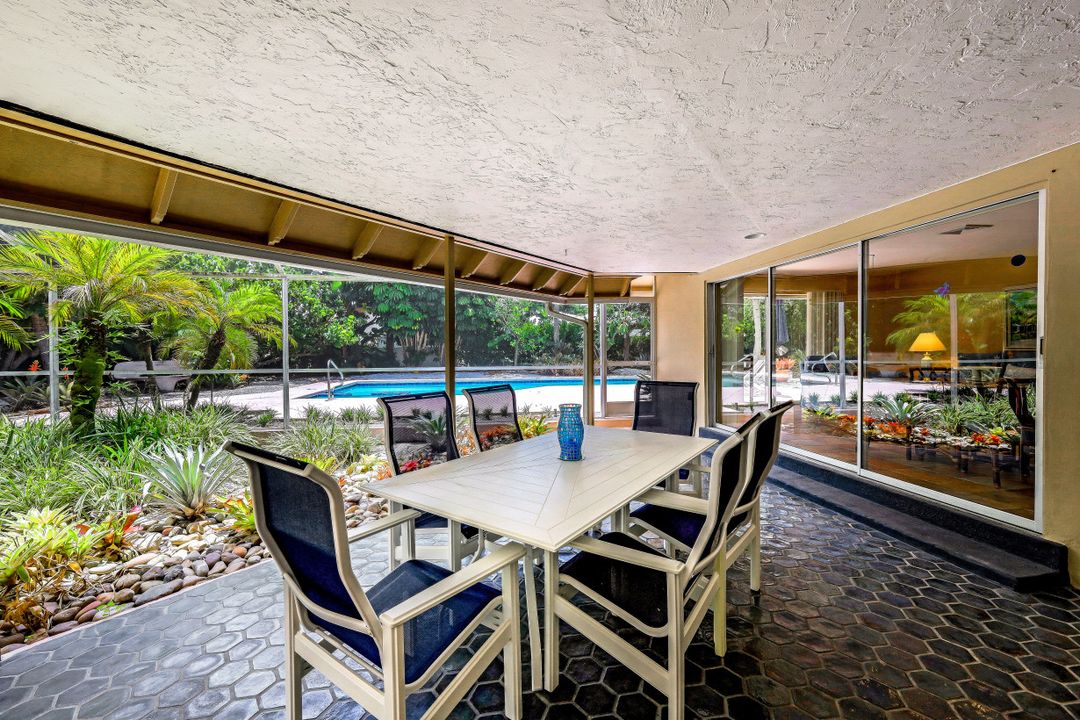 280 S Golf Dr, Naples, FL 34102