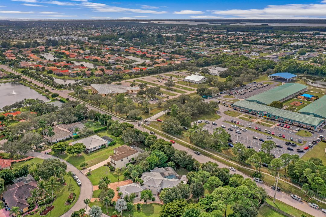 1817 Piccadilly Cir, Cape Coral, FL 33991