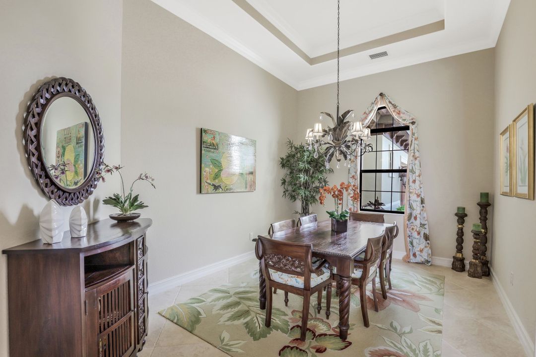 6512 Costa Cir, Naples, FL 34113