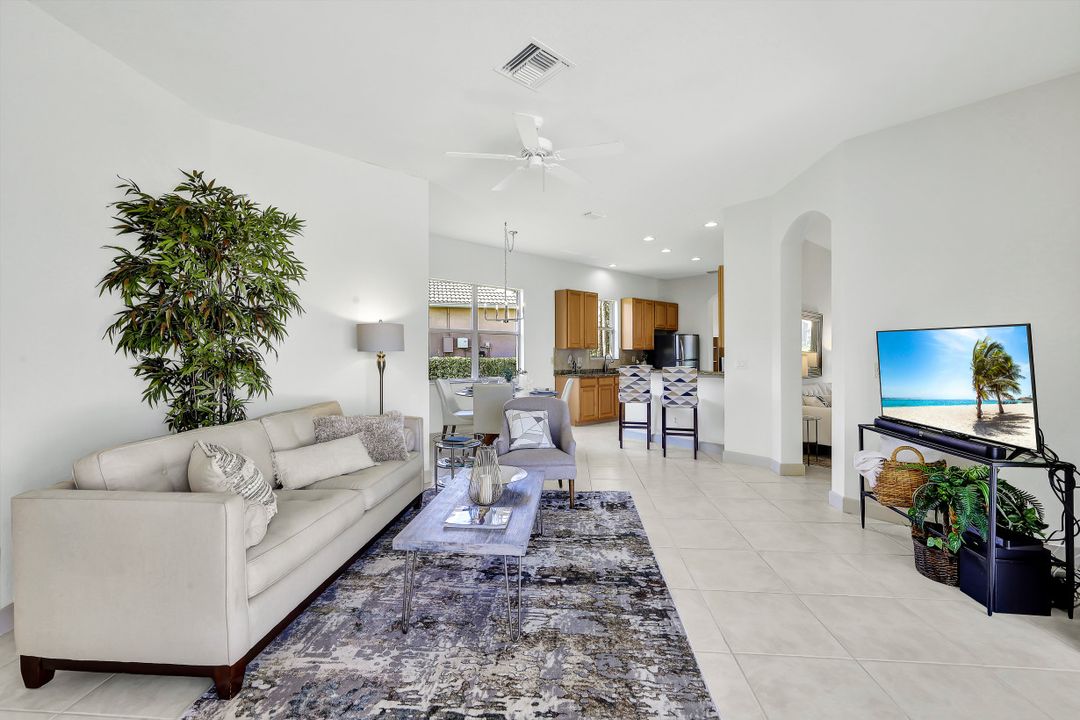 6104 Highwood Park Ln, Naples, FL 34110