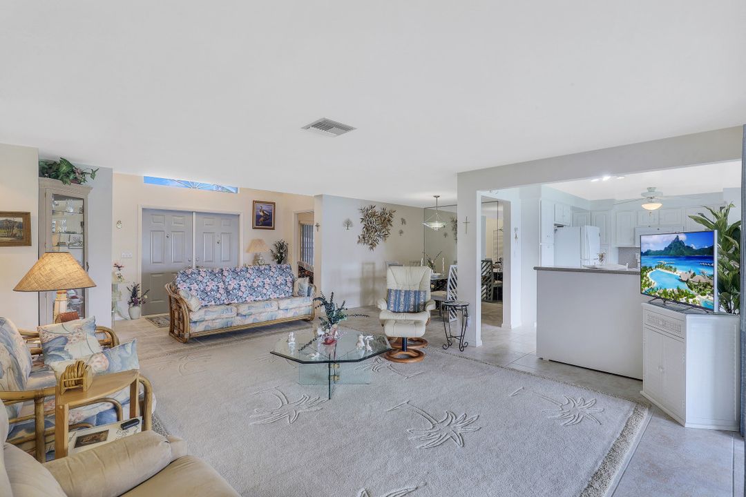 1923 SE 45th St, Cape Coral, FL 33904