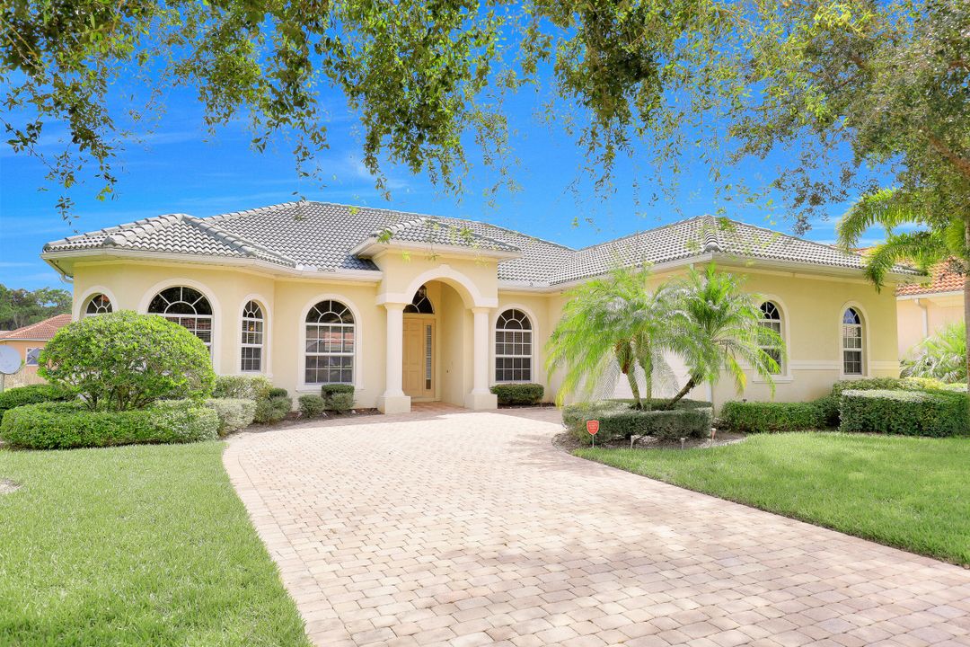 10196 Avonleigh Dr, Bonita Springs, FL 34135