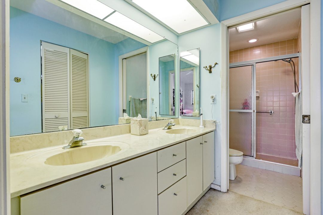 325 Bay Forest Dr #201, Naples, FL 34110