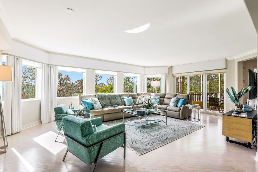 2728 Tiburon Blvd E #302, Naples, FL 34109